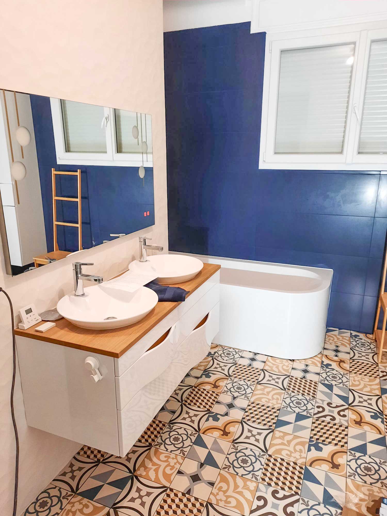 Pose de carrelage pour salle de bain réalisée par Draveil Rénovation