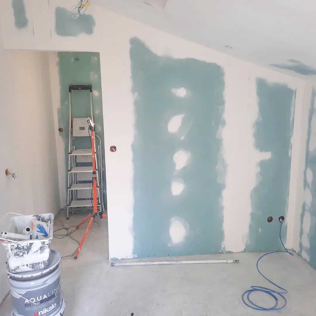 travaux-de-peinture-studio-realise-par-draveil-renovation.jpg