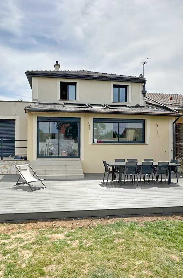 Aménagement extérieur d’une terrasse réalisé par Draveil Rénovation