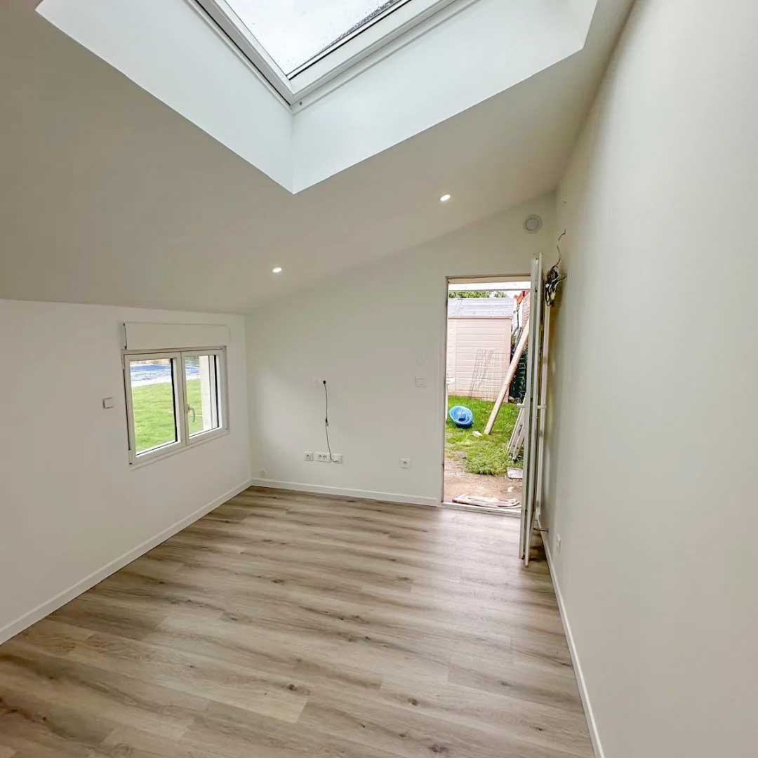 Pose de parquet dans un studio réalisée par Draveil Rénovation