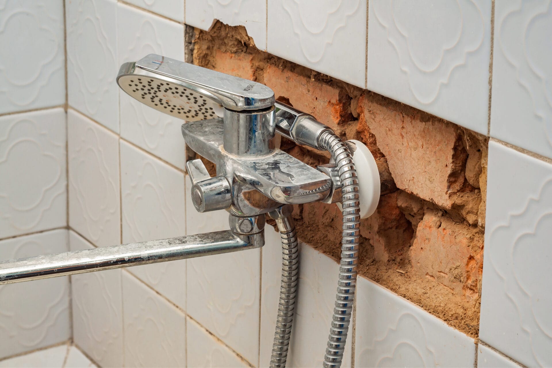 Remplacement de carrelage cassé