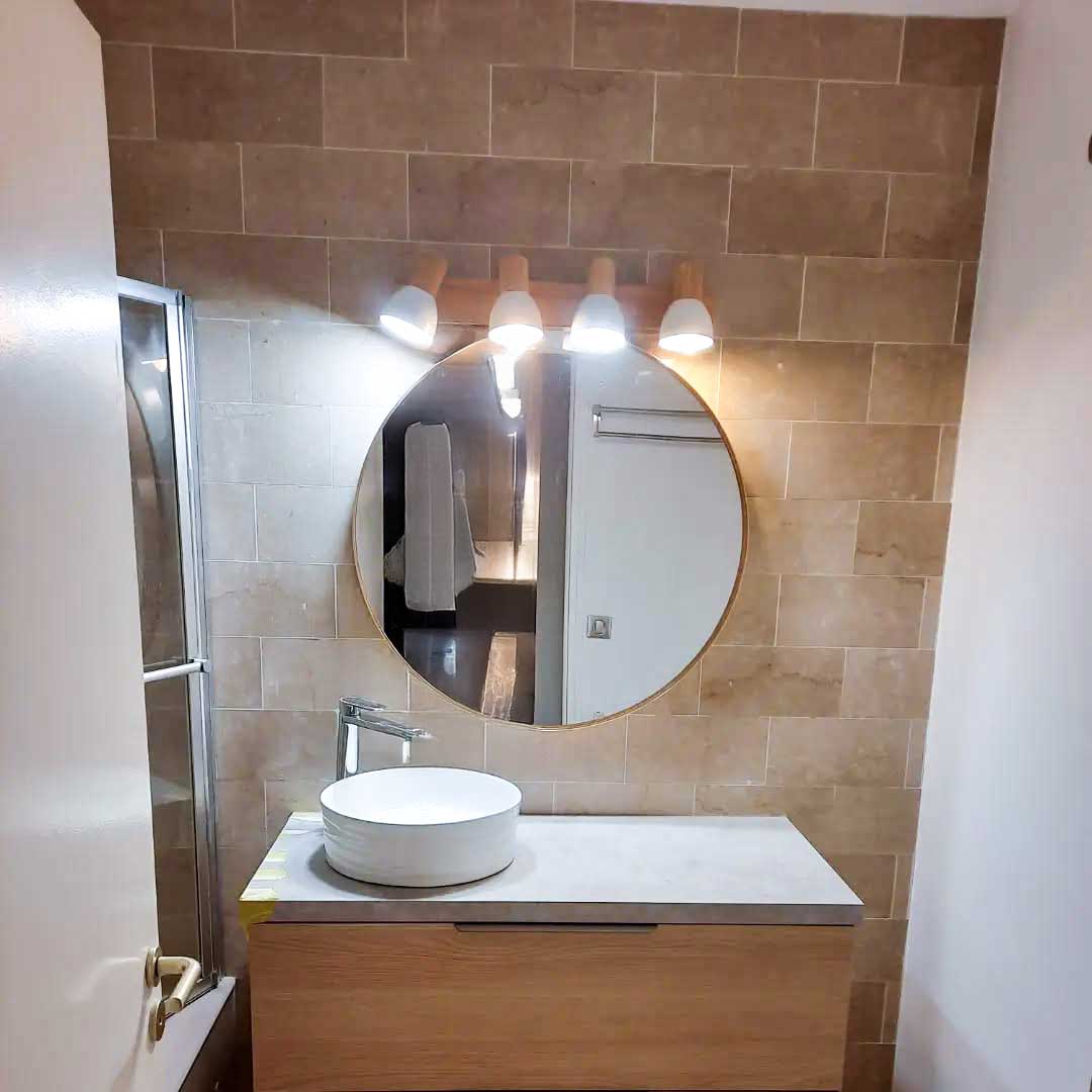 Pose de travertin réalisée par Draveil Rénovation